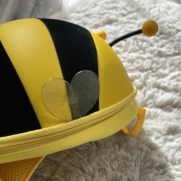 Kids Bee Shape Backpack - Picture 9 of 12